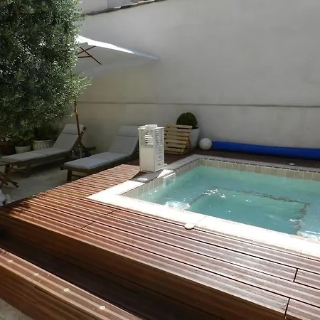 Apartment Le Maset Des Aires: Luberon Views With Summer Jacuzzi Maubec (Vaucluse)