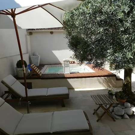 Apartment Le Maset Des Aires: Luberon Views With Summer Jacuzzi